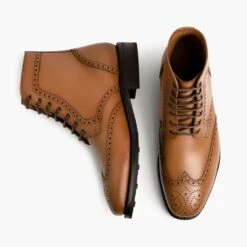 Wingtip | British Tan -Casual Shoes World 1024x1024 Men Wingtip BritishTan 091622 Flatlay1