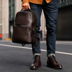 Perfecto Backpack | Old English 18 Perfecto Backpack | Old English -Casual Shoes World 1024x1024 Mens Backpack OldEnglish 082324 4