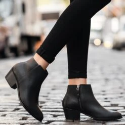 Downtown | Black -Casual Shoes World 1024x1024 Women Downtown Black 061421 1 de41dd62 20d1 4771 9262 a4b96dbd20a6