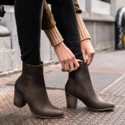 Highline | Tobacco -Casual Shoes World 1024x1024 Women Highline Tobacco 010423 2