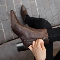 Luna | Chocolate Snake Print 16 Luna | Chocolate Snake Print -Casual Shoes World 1024x1024 Women Luna ChocolateSnake 080422 2