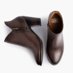 Uptown | Old English -Casual Shoes World 1024x1024 Women Uptown OldEnglish 102122 Flatlay