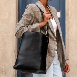 Bucket Bag | Black & Gold -Casual Shoes World 1024x1024 Womens BucketBag BlackGold 091324 1 58e64c90 ce00 4eca 8c80 ed9c7c3cffee