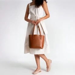 Everyday Tote | Cuero (S) -Casual Shoes World 1024x1024 Womens EverydayTote Cuero Small 110824 3