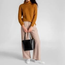 Everyday Tote | Black (S) (Zipper) -Casual Shoes World 1024x1024 Womens EverydayTote Zip Black Small 110824 3