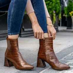 Heartbreaker | Saddle -Casual Shoes World 1024x1024 Womens Heartbreaker Saddle 070623 1 0a4be5ab a346 44bf 8286 cc2ab733af0a