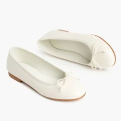 Prima | Ivory -Casual Shoes World 1024x1024 Womens Prima Ivory 060223 FlatlayAlt 8b43cb06 e40f 43cc 8f24 3ca04f49d076